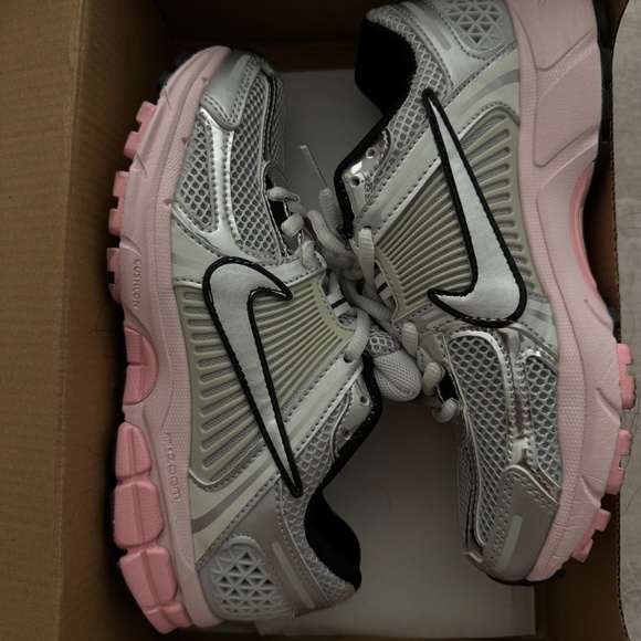 Pink Nike Vomero - Picture 1 of 1